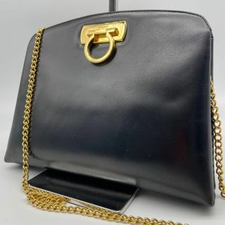 フェラガモ(Ferragamo)の美品✨フェラガモ　チェーンショルダーバッグ　ガンチーニ　ゴールド金具　レザー　黒(ショルダーバッグ)