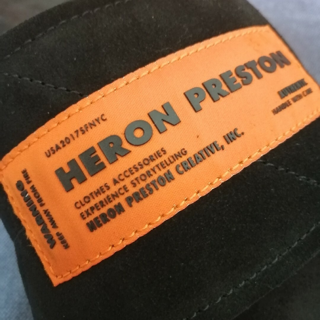 HERON PRESTON(ヘロンプレストン)の★新品・メンズ★【HERON PRESTON】オレンジタグ　スエードサンダル　黒 メンズの靴/シューズ(サンダル)の商品写真