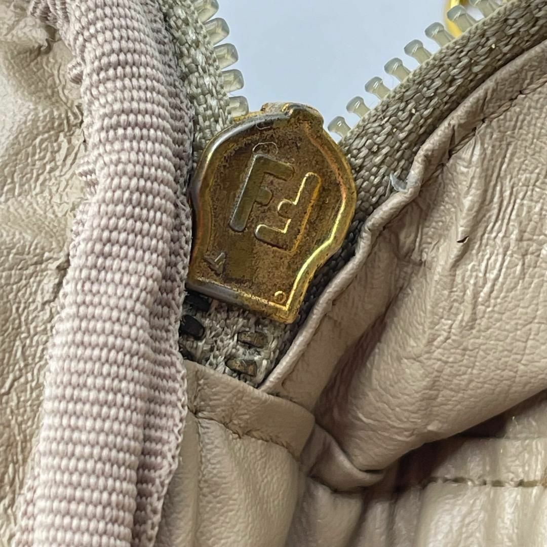 FENDI(フェンディ)の極美品✨フェンディ　チェーン　ショルダーバッグ　ズッキーノ　FFゴールド金具 レディースのバッグ(ショルダーバッグ)の商品写真