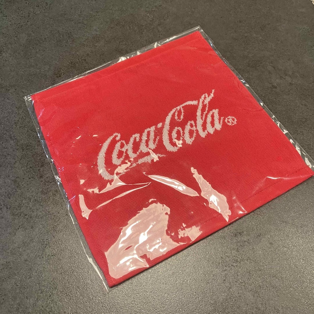 コカ・コーラ(コカコーラ)のコカコーラ ハンカチ 新品 レディースのファッション小物(ハンカチ)の商品写真