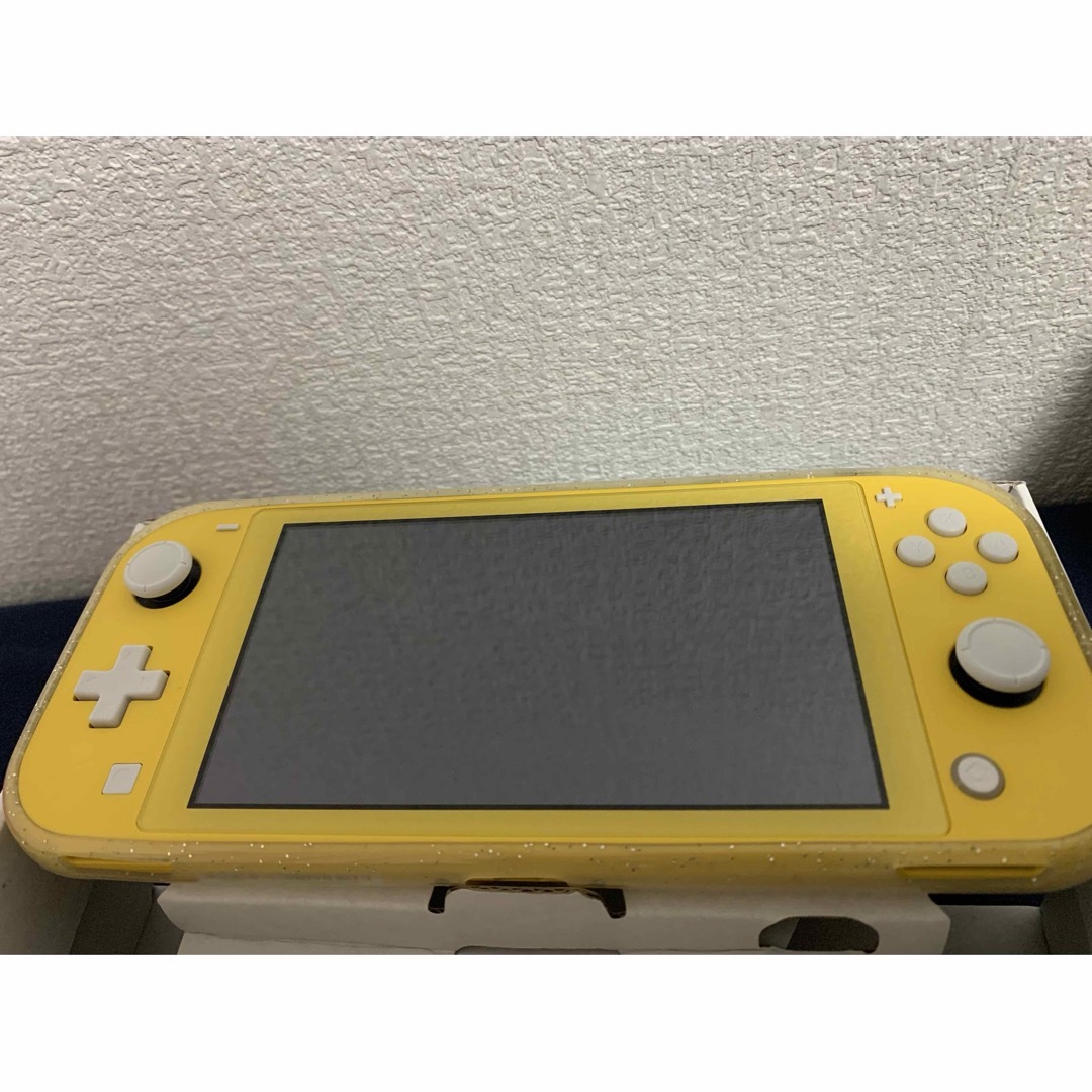 Nintendo Switch - 【美品】Switchライト本体 イエロー おまけシリコン