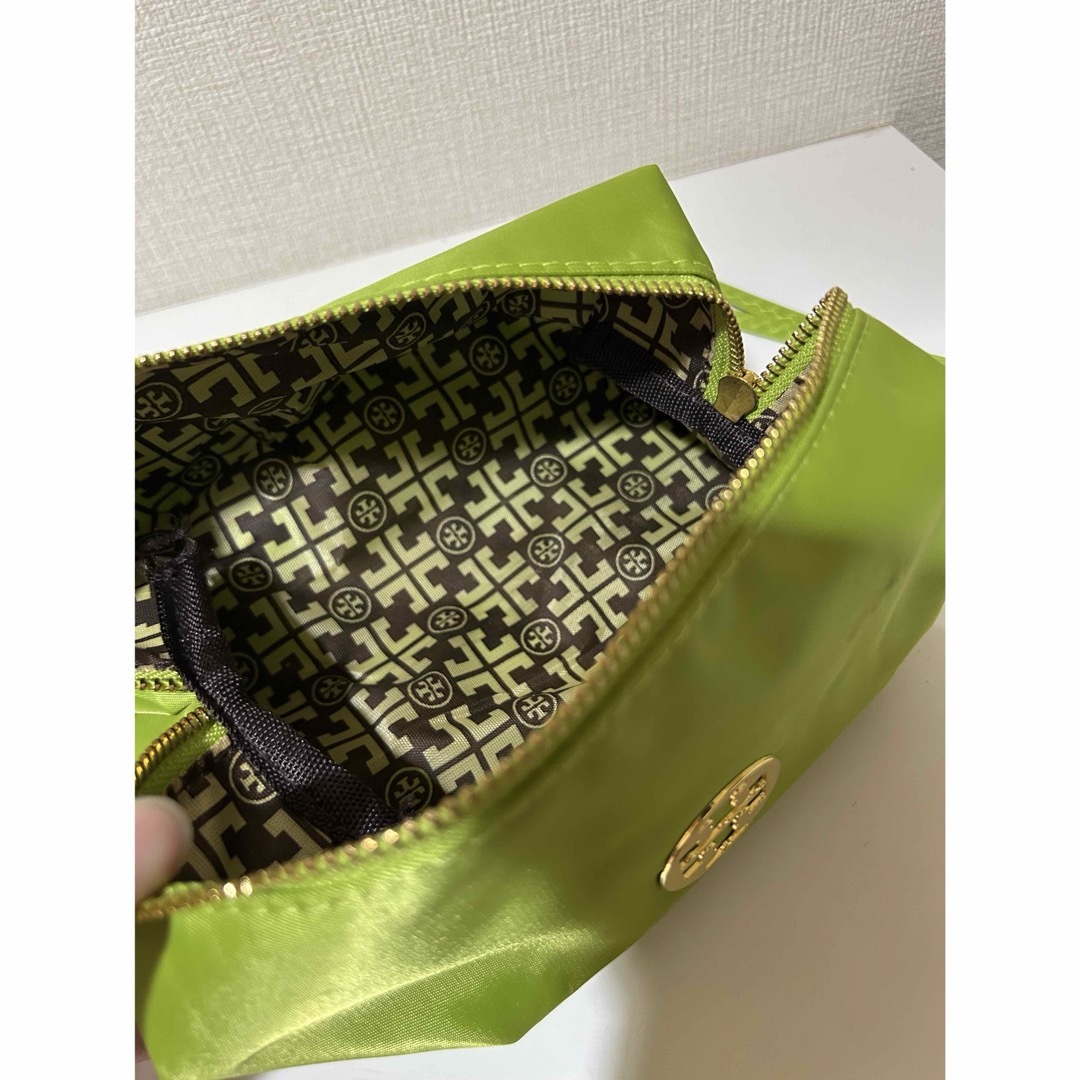 Tory Burch(トリーバーチ)の未使用品★トリーバーチ★コスメナイロンポーチ、グリーン緑 レディースのファッション小物(ポーチ)の商品写真