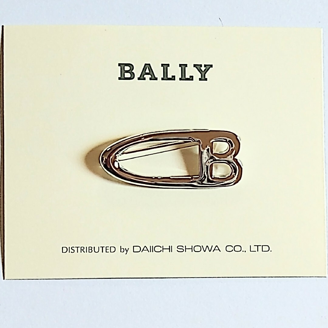 Bally(バリー)のBALLY ピンブローチ A４ WP ネット限定販売 レディースのアクセサリー(ブローチ/コサージュ)の商品写真