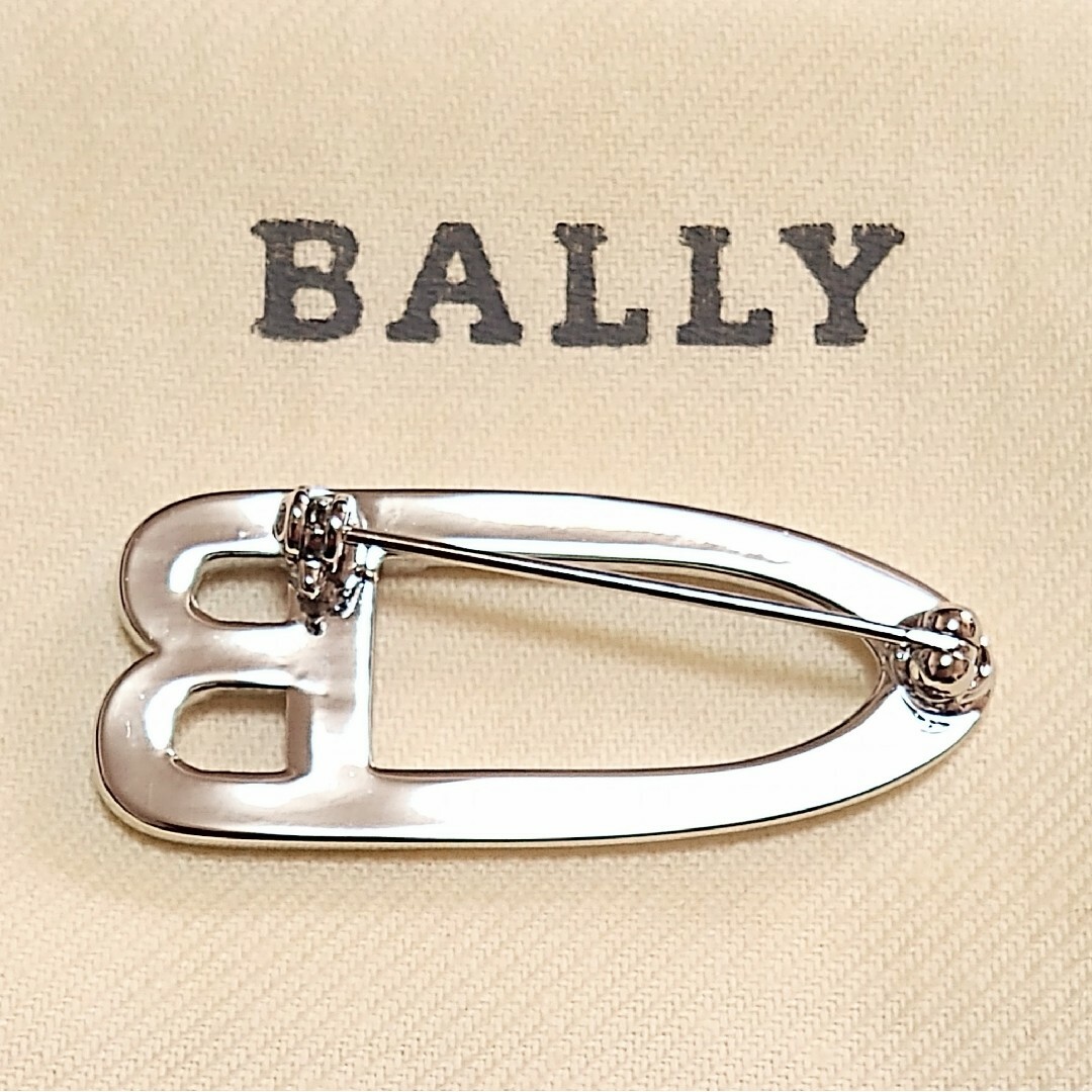 Bally(バリー)のBALLY ピンブローチ A４ WP ネット限定販売 レディースのアクセサリー(ブローチ/コサージュ)の商品写真