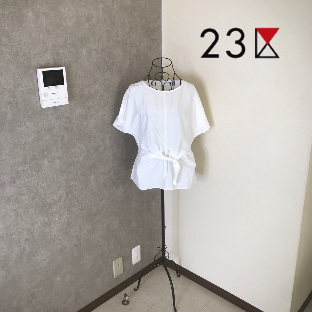 23区(ニジュウサンク)の23区♡2度着用　ブラウス　白 レディースのトップス(シャツ/ブラウス(半袖/袖なし))の商品写真