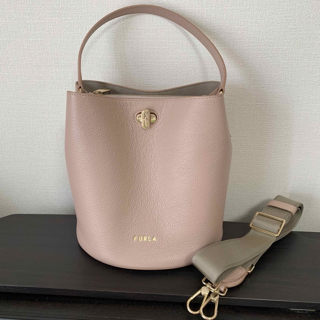 Furla(フルラ)のフルラ ターンロックダナエバケットバッグ レディースのバッグ(ハンドバッグ)の商品写真