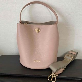 フルラ(Furla)のフルラ ターンロックダナエバケットバッグ(ハンドバッグ)