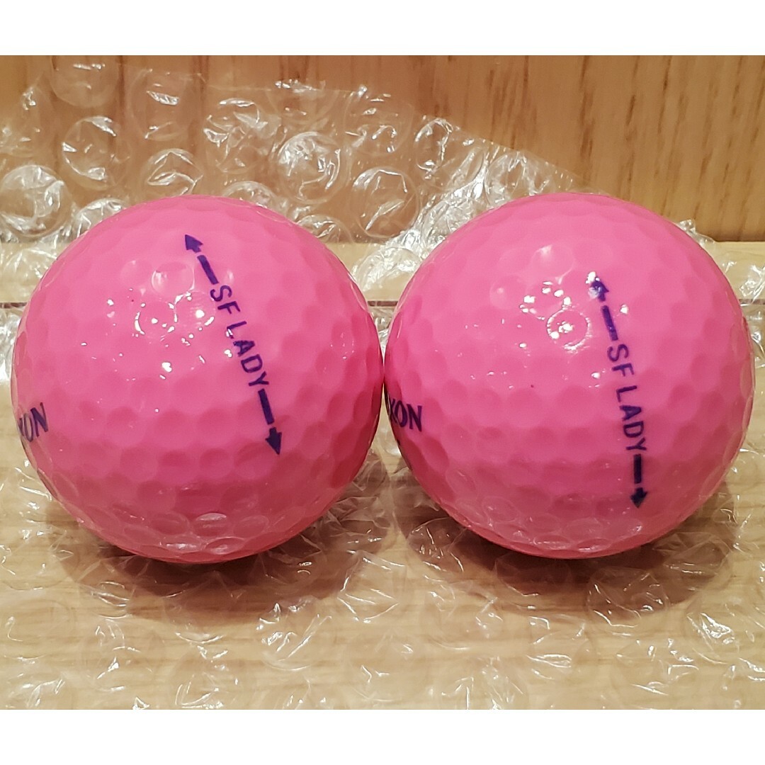 Srixon(スリクソン)の【新品】２コ Srixon ゴルフボール ピンクカラー ダンロップスポーツ チケットのスポーツ(ゴルフ)の商品写真