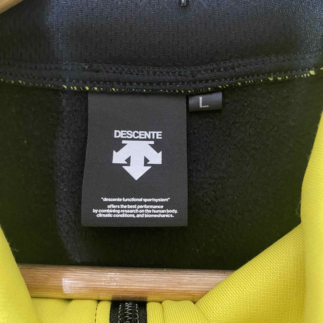 DESCENTE(デサント)の美品DESCENTE デサント　ジップアップパーカー　裏地フリース　メンズL メンズのトップス(パーカー)の商品写真