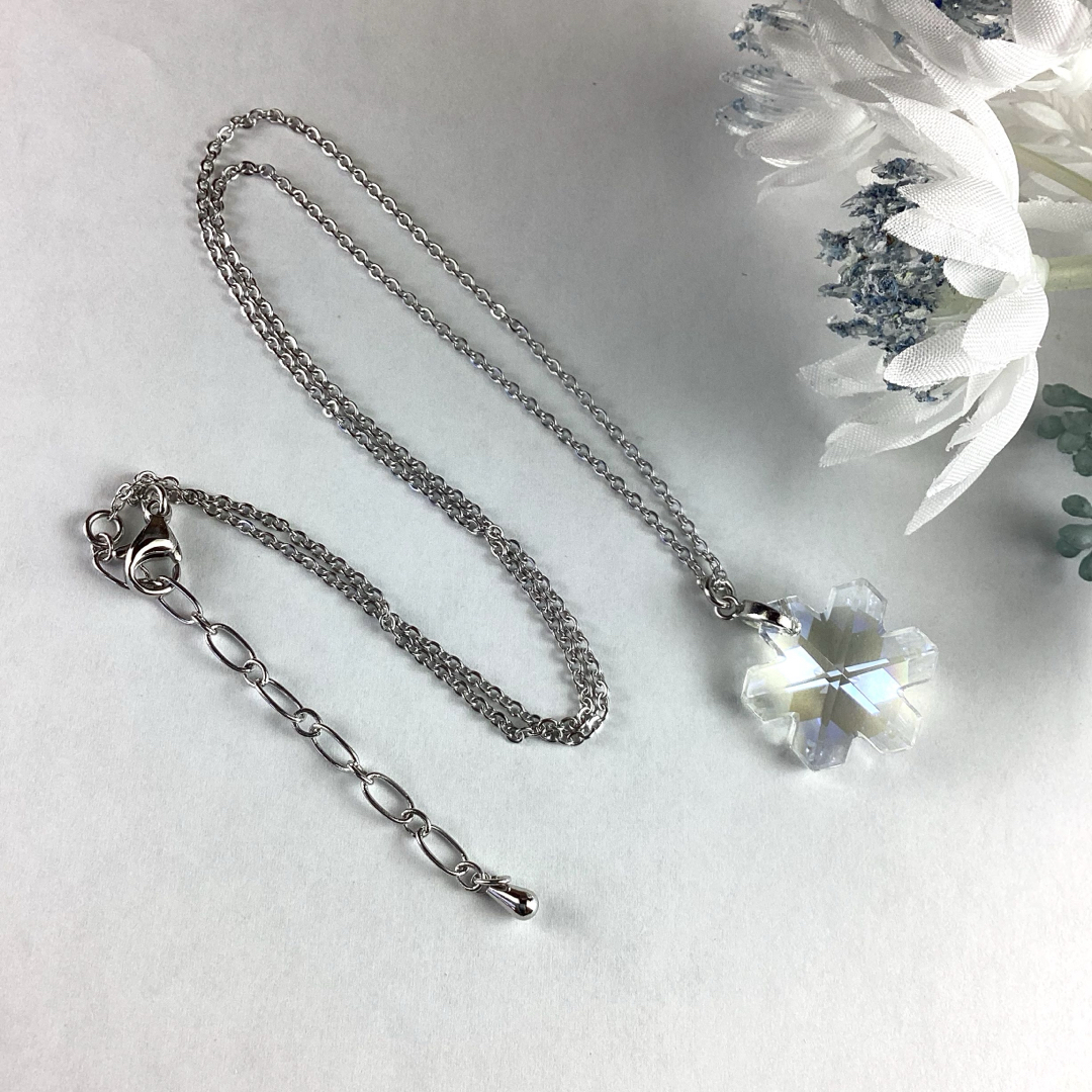 Swarovski 20mm雪の結晶ペンダント〜クリスタルムーンライト ハンドメイドのアクセサリー(ネックレス)の商品写真