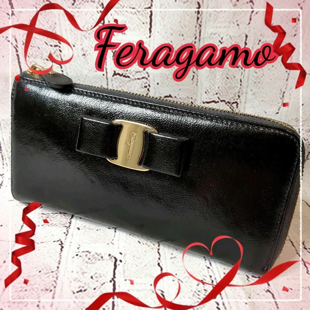 Salvatore Ferragamo(サルヴァトーレフェラガモ)の【美品】フェラガモ L字型ファスナー ヴァラリボン 羊革 ゴールドロゴ 黒 レディースのファッション小物(財布)の商品写真