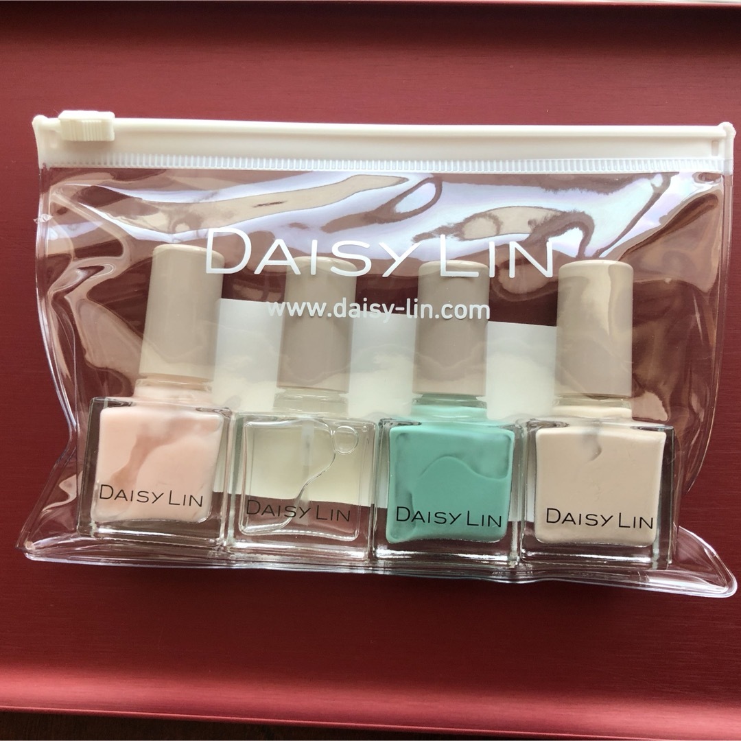 FOXEY(フォクシー)のDaisy Lin Nail Set / デイジーリン ネイルセット コスメ/美容のネイル(マニキュア)の商品写真