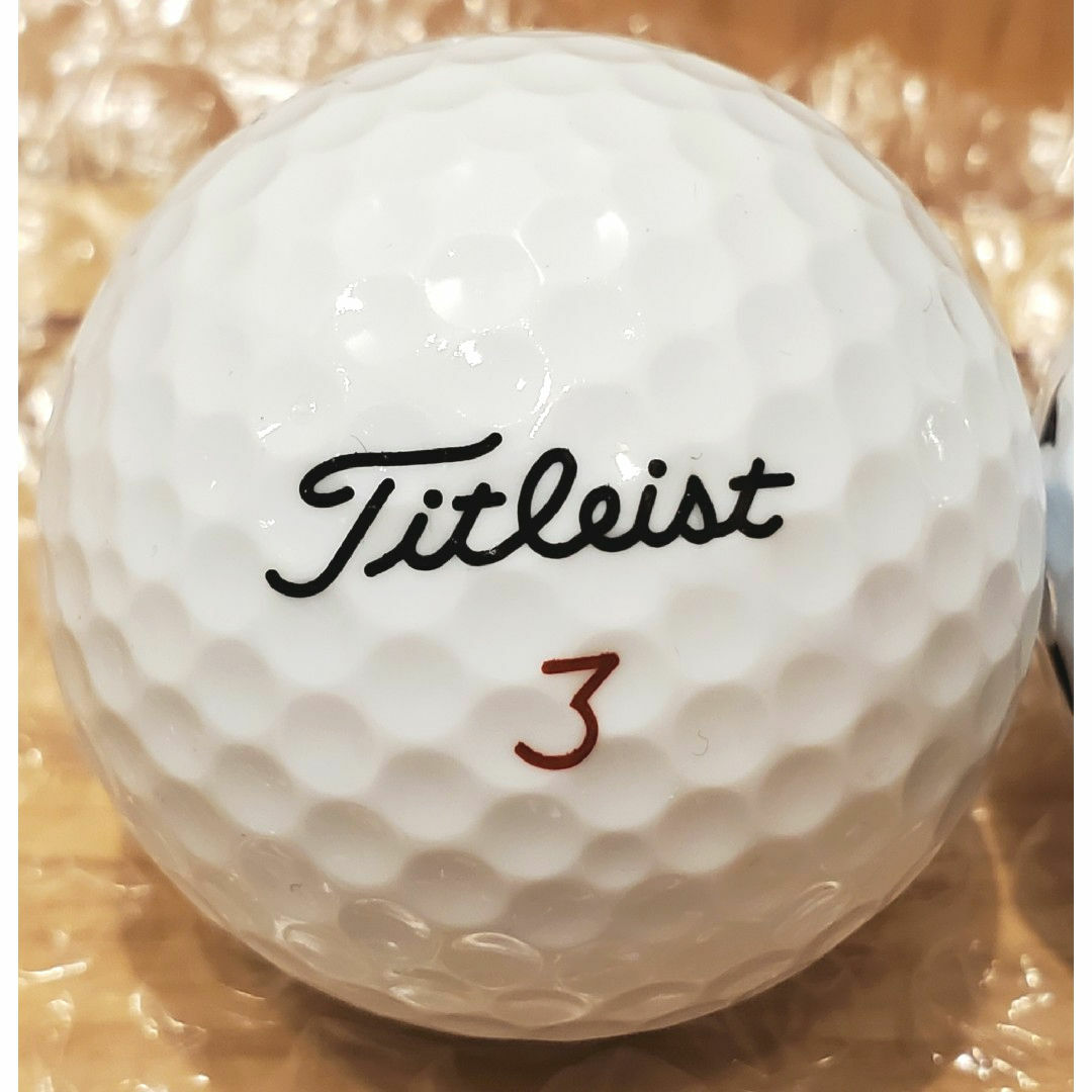 Titleist(タイトリスト)の【新品】ゴルフボール 4コ mizuno  Titleist チケットのスポーツ(ゴルフ)の商品写真