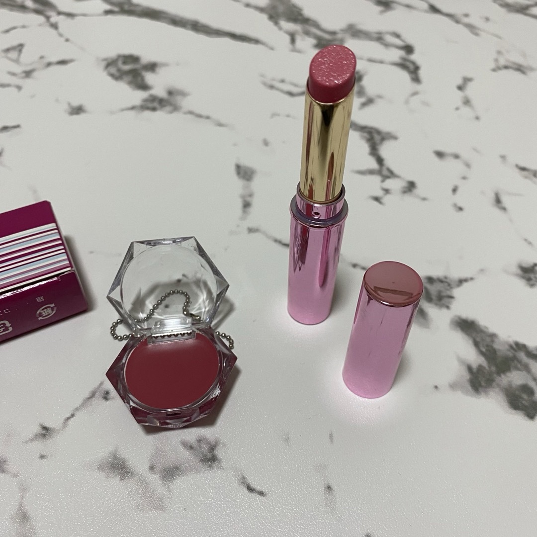 AVON(エイボン)の【新品】AVON エイボン 口紅 リップ リップスティック コスメ/美容のベースメイク/化粧品(口紅)の商品写真