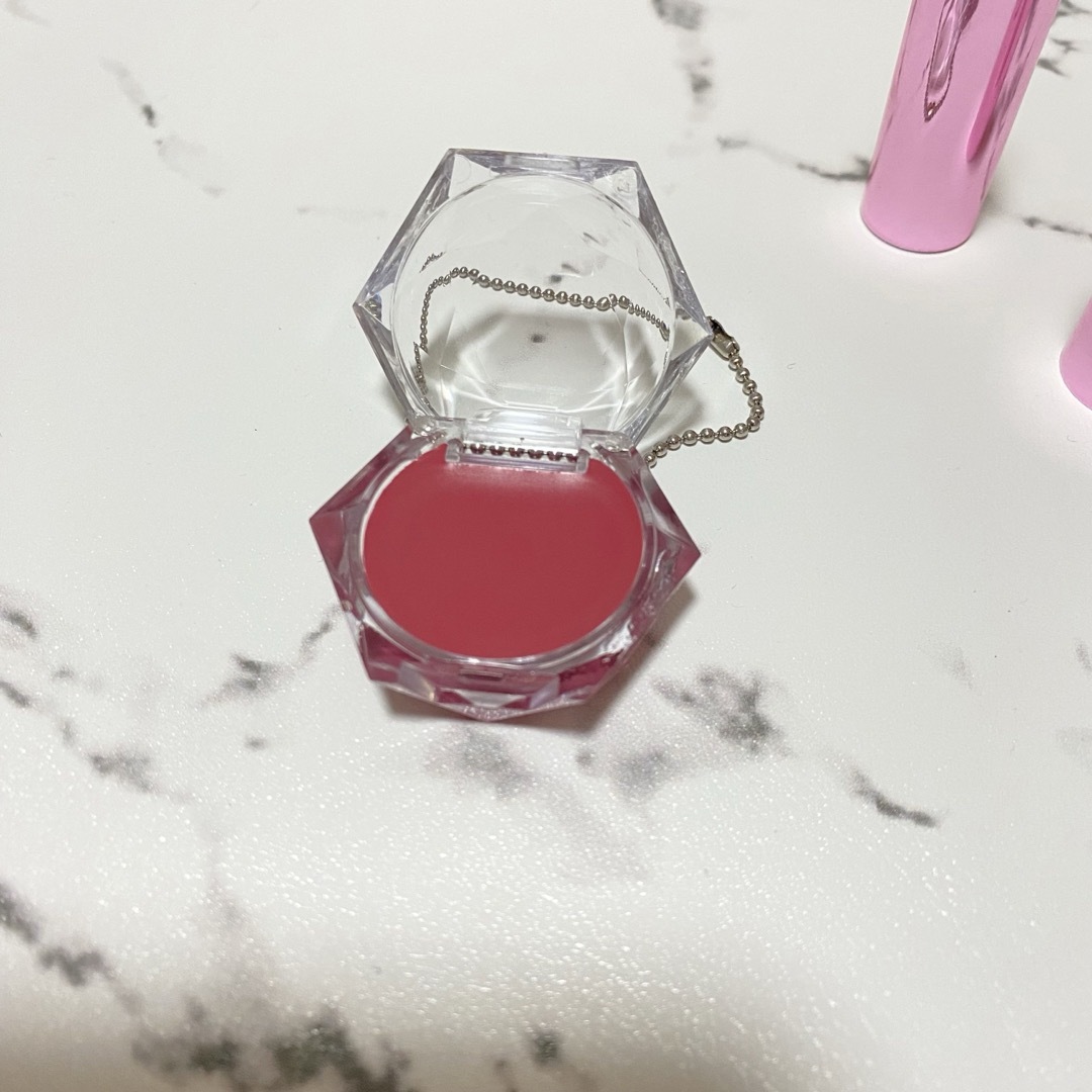 AVON(エイボン)の【新品】AVON エイボン 口紅 リップ リップスティック コスメ/美容のベースメイク/化粧品(口紅)の商品写真