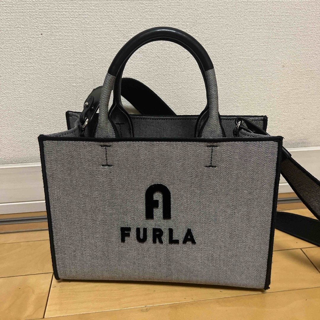 Furla(フルラ)のフルラ 2WAYトートバッグ　GRIGIO+NERO レディースのバッグ(トートバッグ)の商品写真