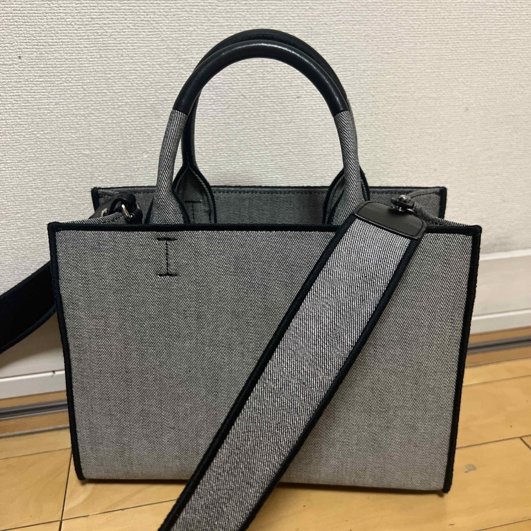 Furla(フルラ)のフルラ 2WAYトートバッグ　GRIGIO+NERO レディースのバッグ(トートバッグ)の商品写真