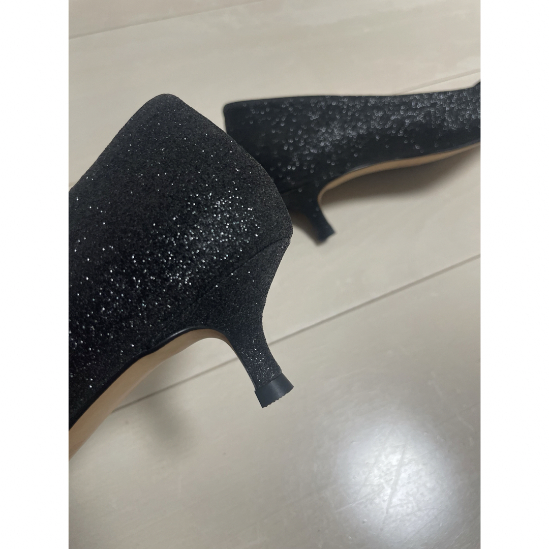 【新品未使用】 グリッターパンプス ブラック 22.5cm レディースの靴/シューズ(ハイヒール/パンプス)の商品写真