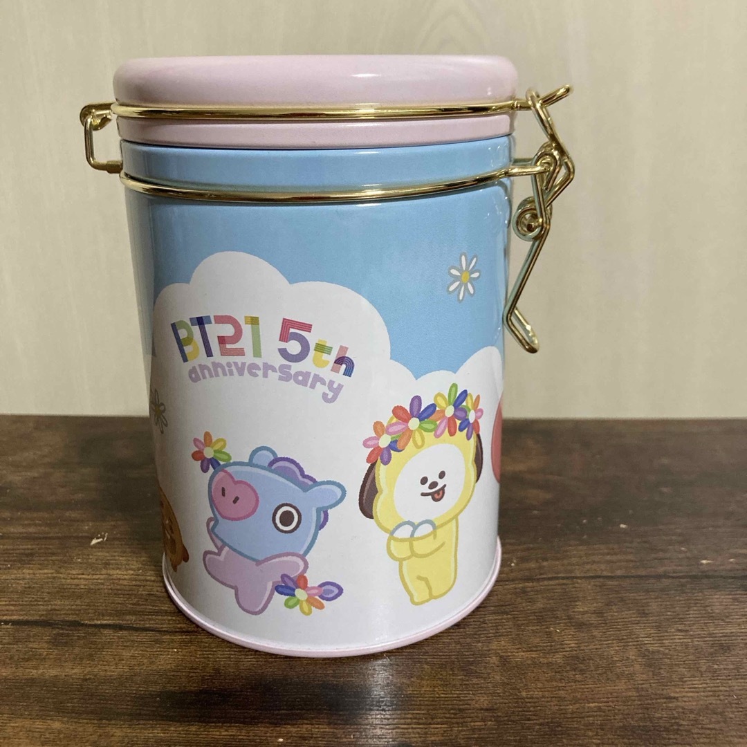 BT21 缶 エンタメ/ホビーのタレントグッズ(アイドルグッズ)の商品写真