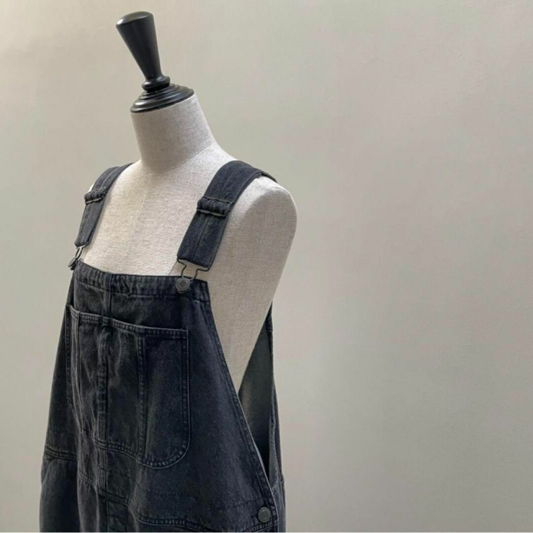 ARGUE(アギュー)のARGUE OVERSIZED LADY OVERALL DENIM BLACK レディースのパンツ(サロペット/オーバーオール)の商品写真