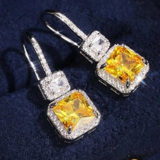 ピアス ビジュー キラキラ イエロー フックピアス ファッション小物(ピアス)