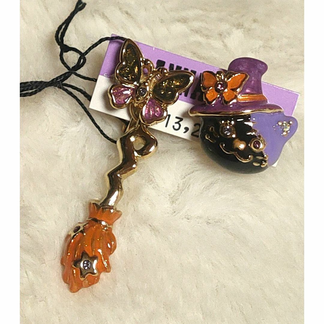 ANNA SUI(アナスイ)の新品未使用 タグ付き　アナスイ イヤリング ハロウィン 猫 ほうき　ネコ　蝶 レディースのアクセサリー(イヤリング)の商品写真