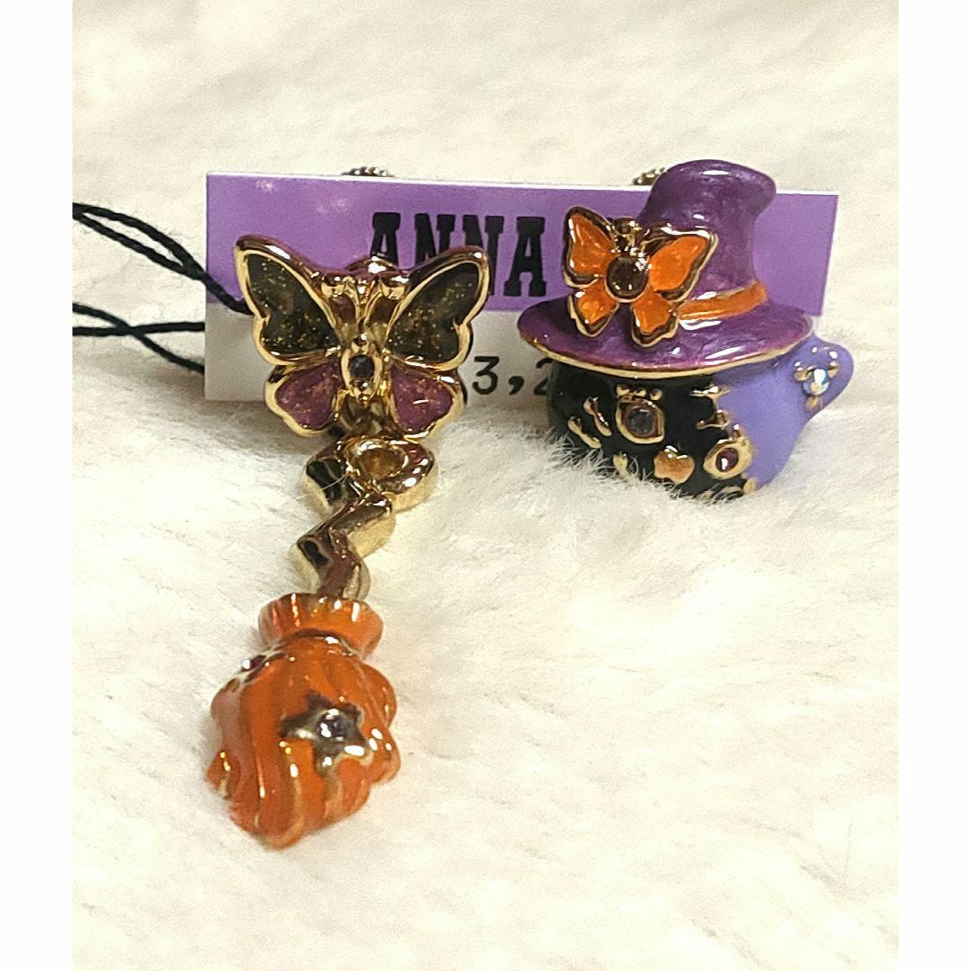 ANNA SUI(アナスイ)の新品未使用 タグ付き　アナスイ イヤリング ハロウィン 猫 ほうき　ネコ　蝶 レディースのアクセサリー(イヤリング)の商品写真