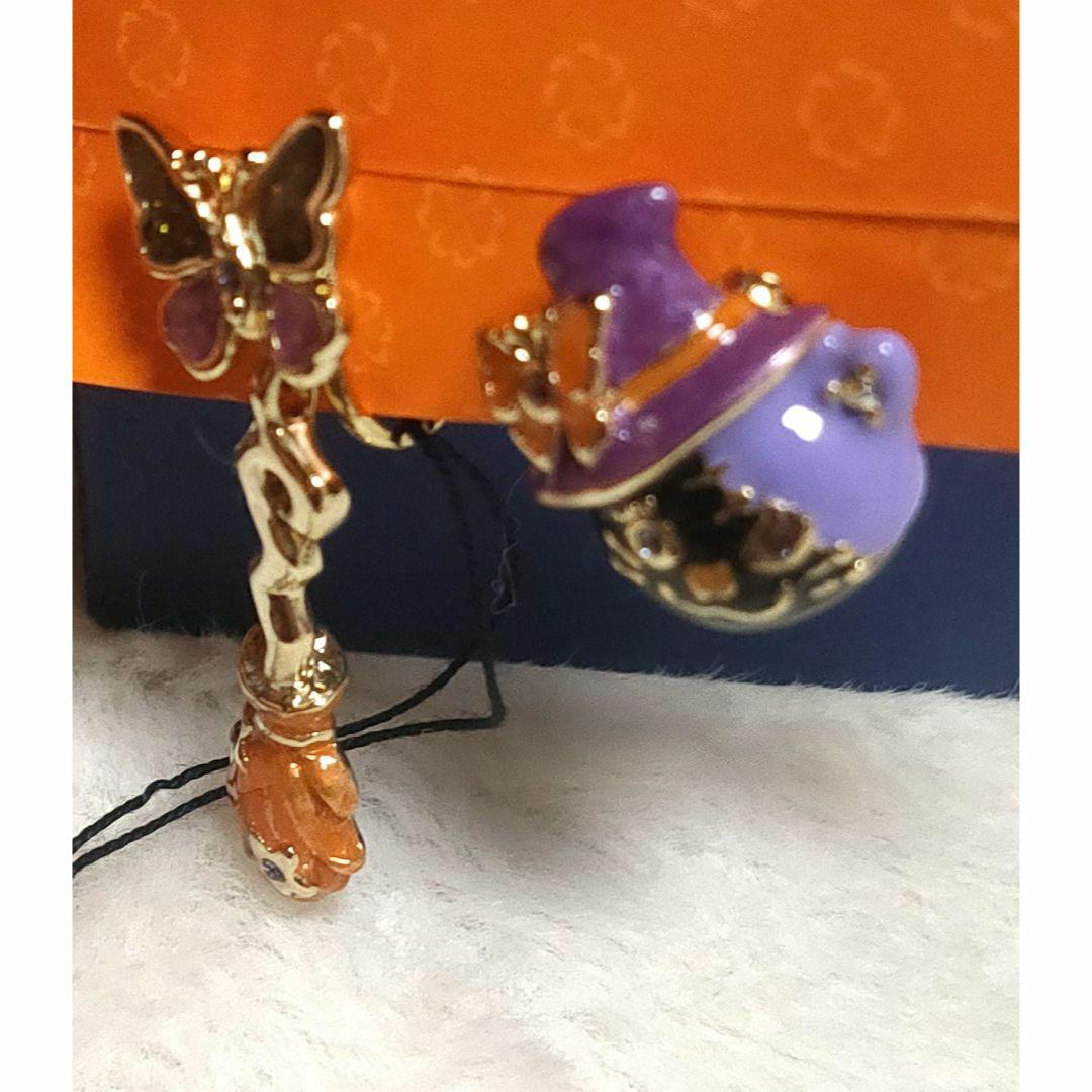 ANNA SUI(アナスイ)の新品未使用 タグ付き　アナスイ イヤリング ハロウィン 猫 ほうき　ネコ　蝶 レディースのアクセサリー(イヤリング)の商品写真