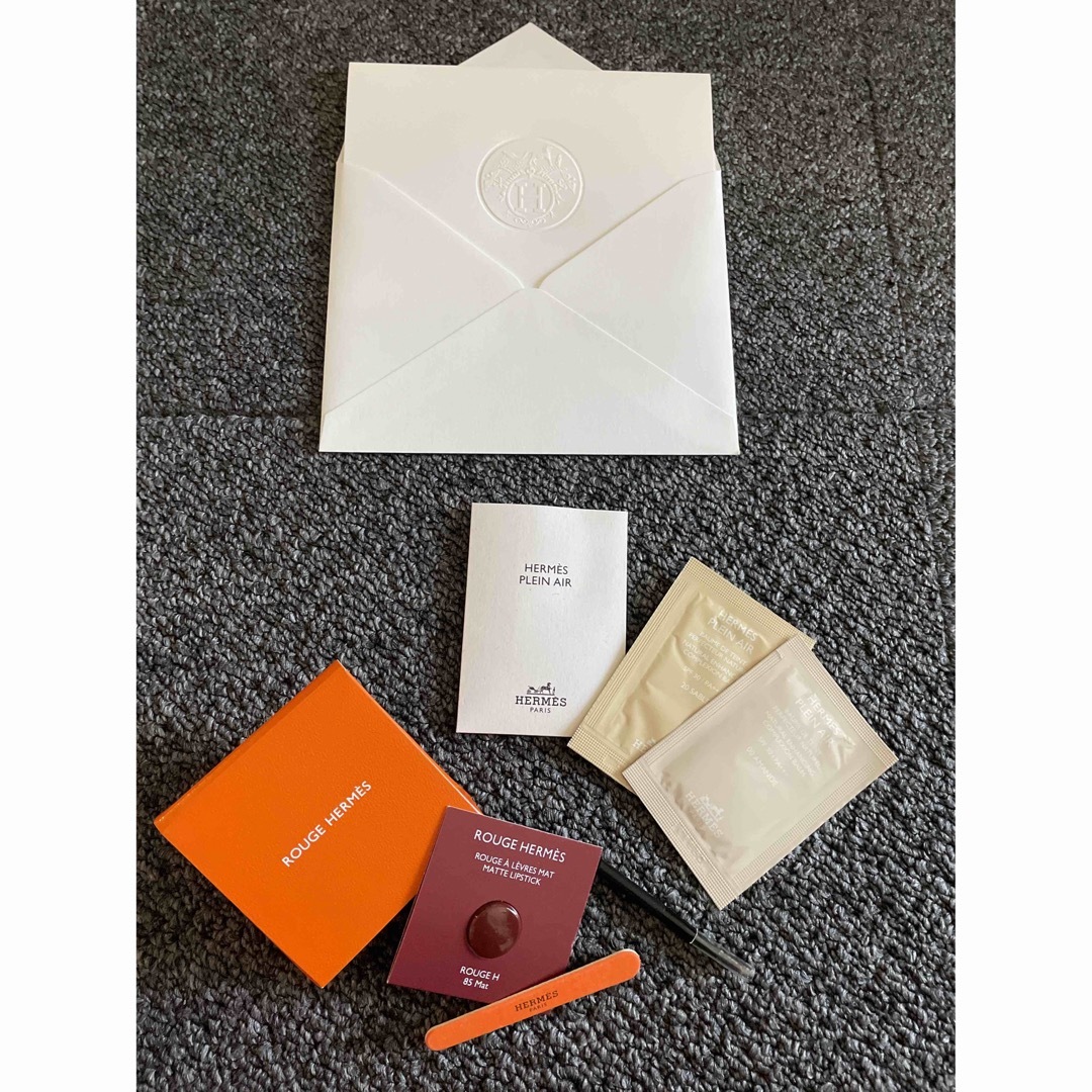 Hermes(エルメス)のエルメス　サンプルセット　ファンデーション　リップ　爪やすり　カード コスメ/美容のキット/セット(サンプル/トライアルキット)の商品写真