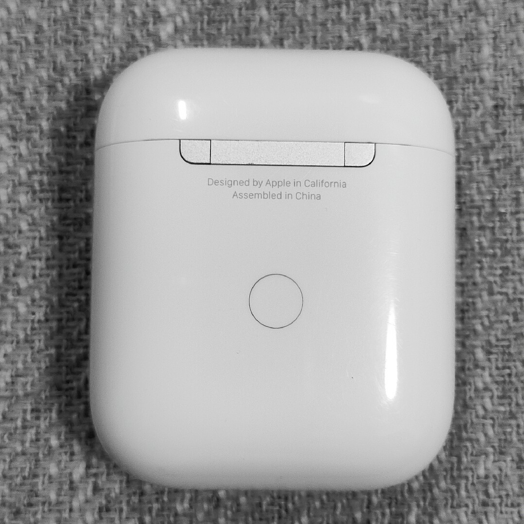 Apple(アップル)のApple AirPods 2世代 ワイヤレス充電ケースのみ 601 スマホ/家電/カメラのオーディオ機器(ヘッドフォン/イヤフォン)の商品写真