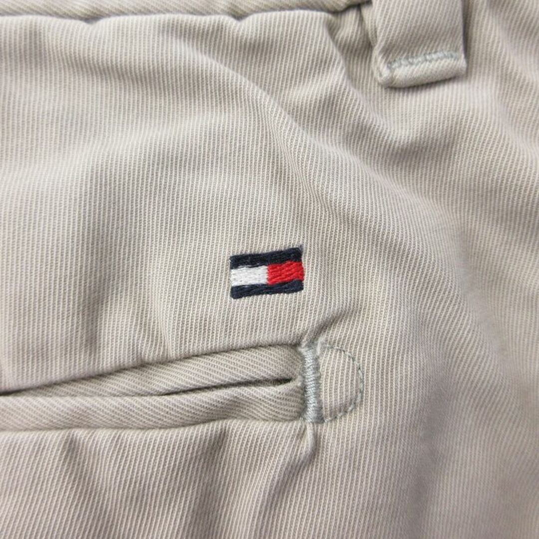 TOMMY HILFIGER(トミーヒルフィガー)のW34★古着 トミーヒルフィガー TOMMY HILFIGER ブランド ショート パンツ ショーツ メンズ ワンポイントロゴ コットン 薄ベージュ カーキ 23jun08 中古 ボトムス 短パン ショーパン ハーフ メンズのパンツ(ワークパンツ/カーゴパンツ)の商品写真