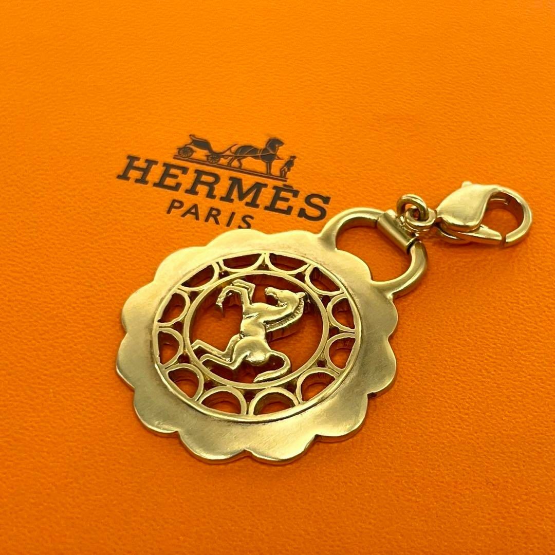 Hermes(エルメス)の希少　美品　HERMES エルメス　h2 ホースモチーフ　ペンダントトップ レディースのアクセサリー(チャーム)の商品写真