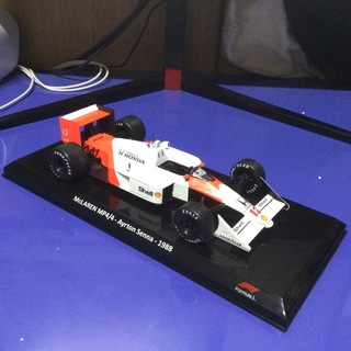 美品 1/24McLAREN4/4アイルトンセナ1988(ミニカー)