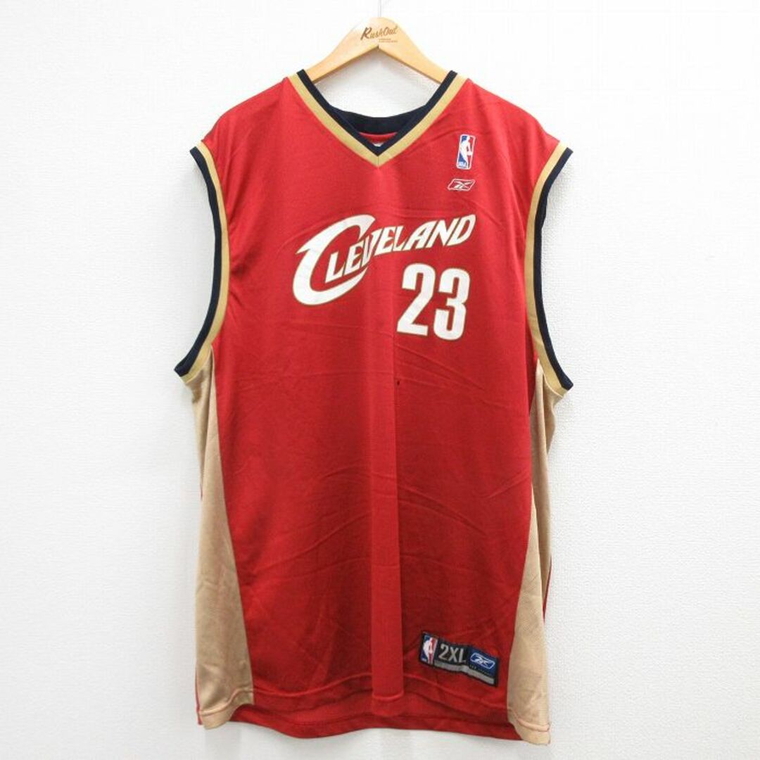 Reebok(リーボック)のXL★古着 リーボック REEBOK ビンテージ ノースリーブ Tシャツ メンズ 00年代 00s NBA クリーブランドキャバリアーズ レブロンジェームズ 23 大きいサイズ ロング丈 Vネック 赤系 レッド バスケットボール ユニフォーム ゲームシャツ 23jun15 中古 メンズのトップス(タンクトップ)の商品写真