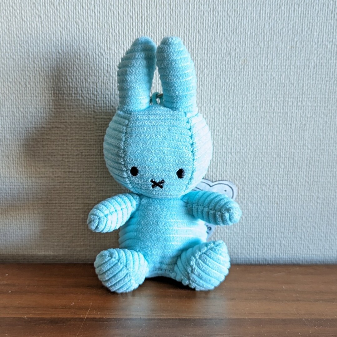 miffy(ミッフィー)のミッフィー コーデュロイ キーチェーン（ライトブルー） レディースのファッション小物(キーホルダー)の商品写真