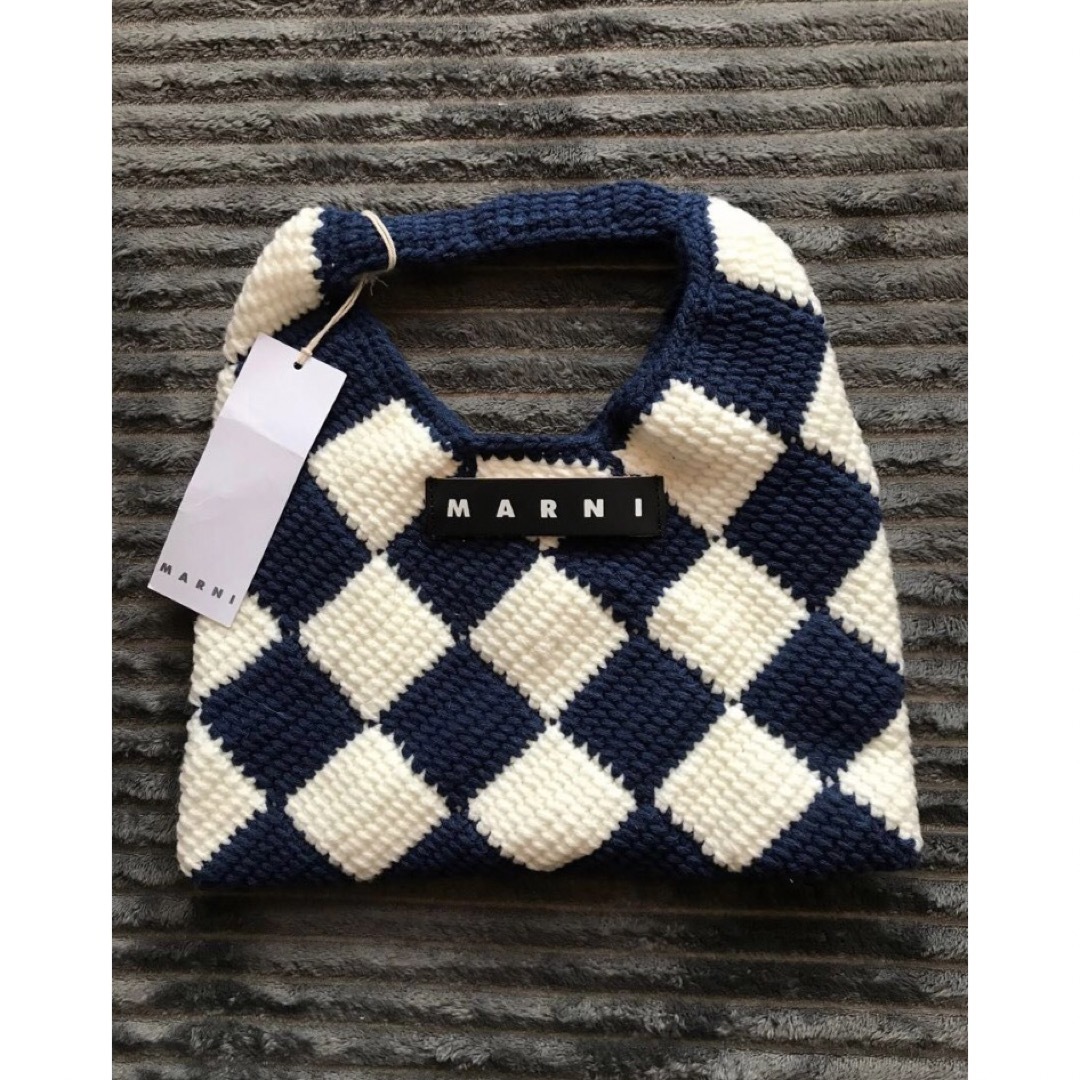 Marni(マルニ)の新品未使用！MARNI ニットバッグ レディースのバッグ(ハンドバッグ)の商品写真