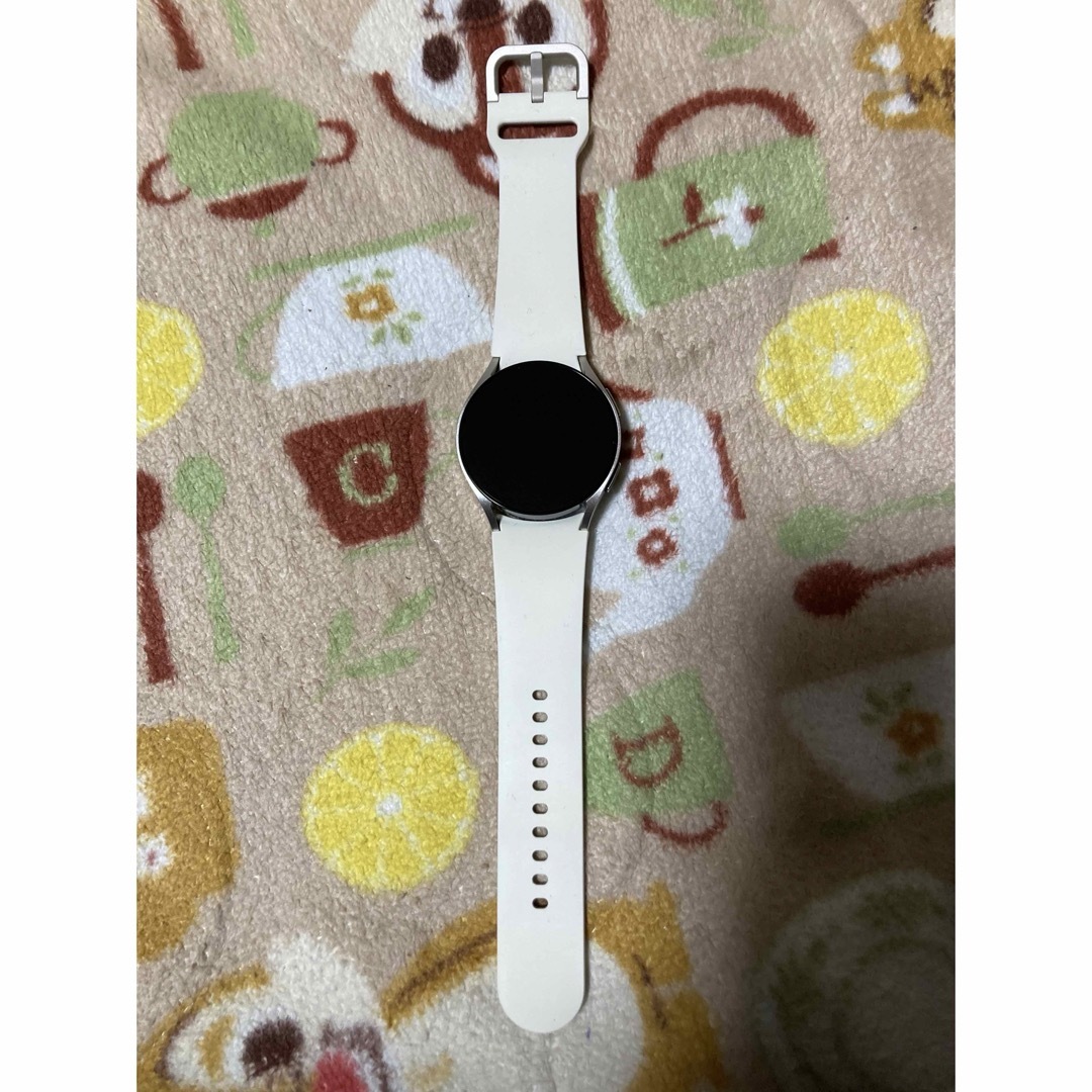 Galaxy(ギャラクシー)のGalaxy Watch 6 40㎜ ゴールド Bluetooth版　海外版 スマホ/家電/カメラのスマートフォン/携帯電話(その他)の商品写真