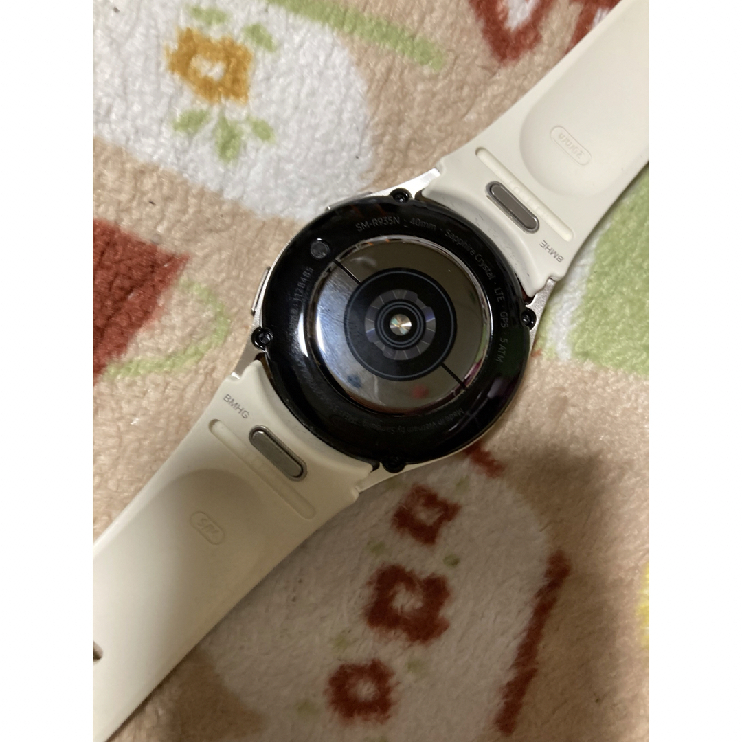 Galaxy(ギャラクシー)のGalaxy Watch 6 40㎜ ゴールド Bluetooth版　海外版 スマホ/家電/カメラのスマートフォン/携帯電話(その他)の商品写真