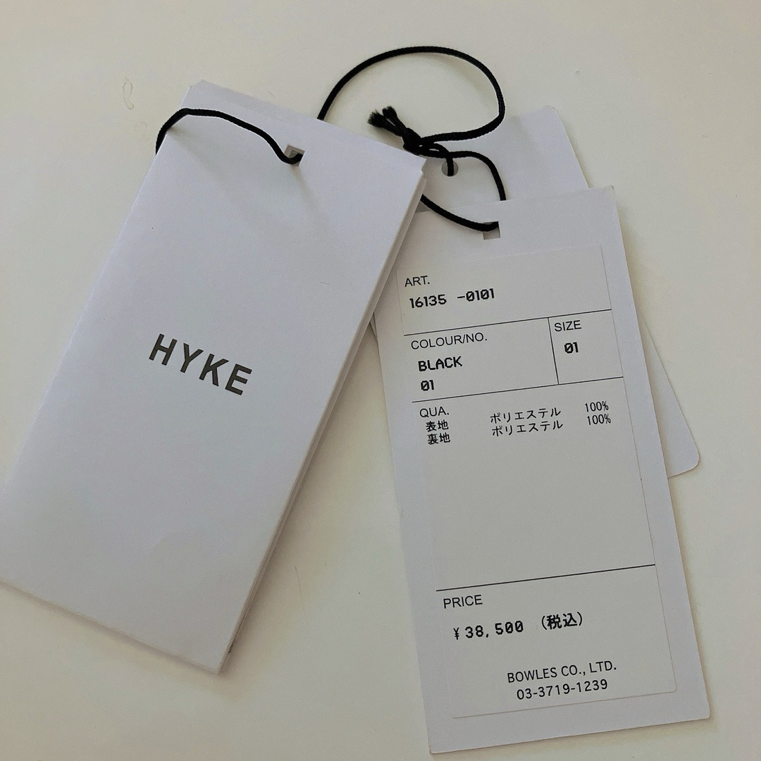 HYKE(ハイク)のhyke ランダムプリーツワンピース 半額以下 ブラック タグ付き レディースのワンピース(ロングワンピース/マキシワンピース)の商品写真