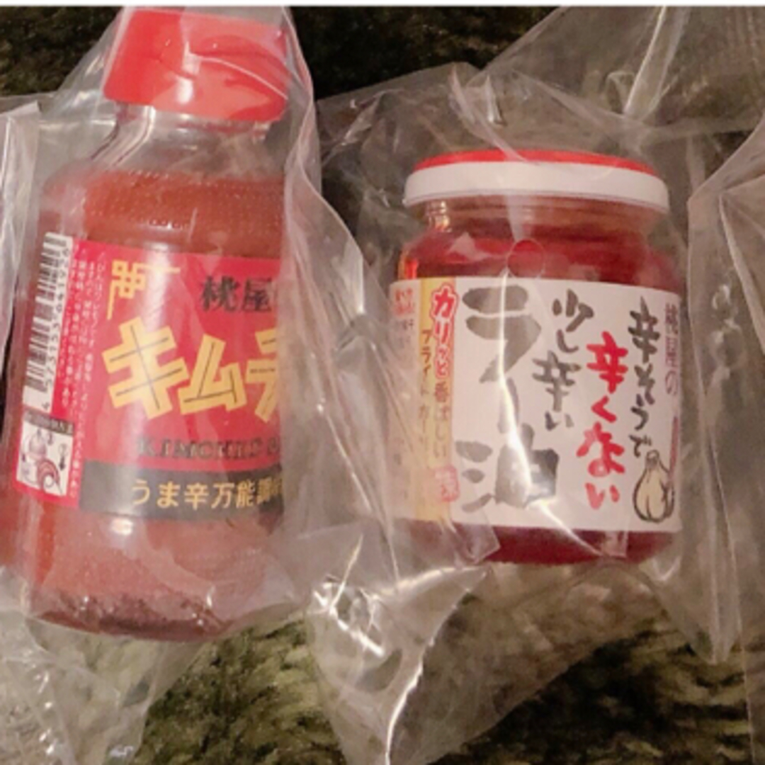 桃屋(モモヤ)の桃屋 マグネットコレクション ガチャ キムチの素 辛そうで辛くない少し辛いラー油 ハンドメイドのおもちゃ(ミニチュア)の商品写真