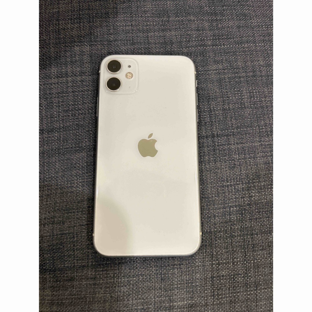 iPhone(アイフォーン)のiPhone11 64GB ホワイト色 スマホ/家電/カメラのスマートフォン/携帯電話(スマートフォン本体)の商品写真