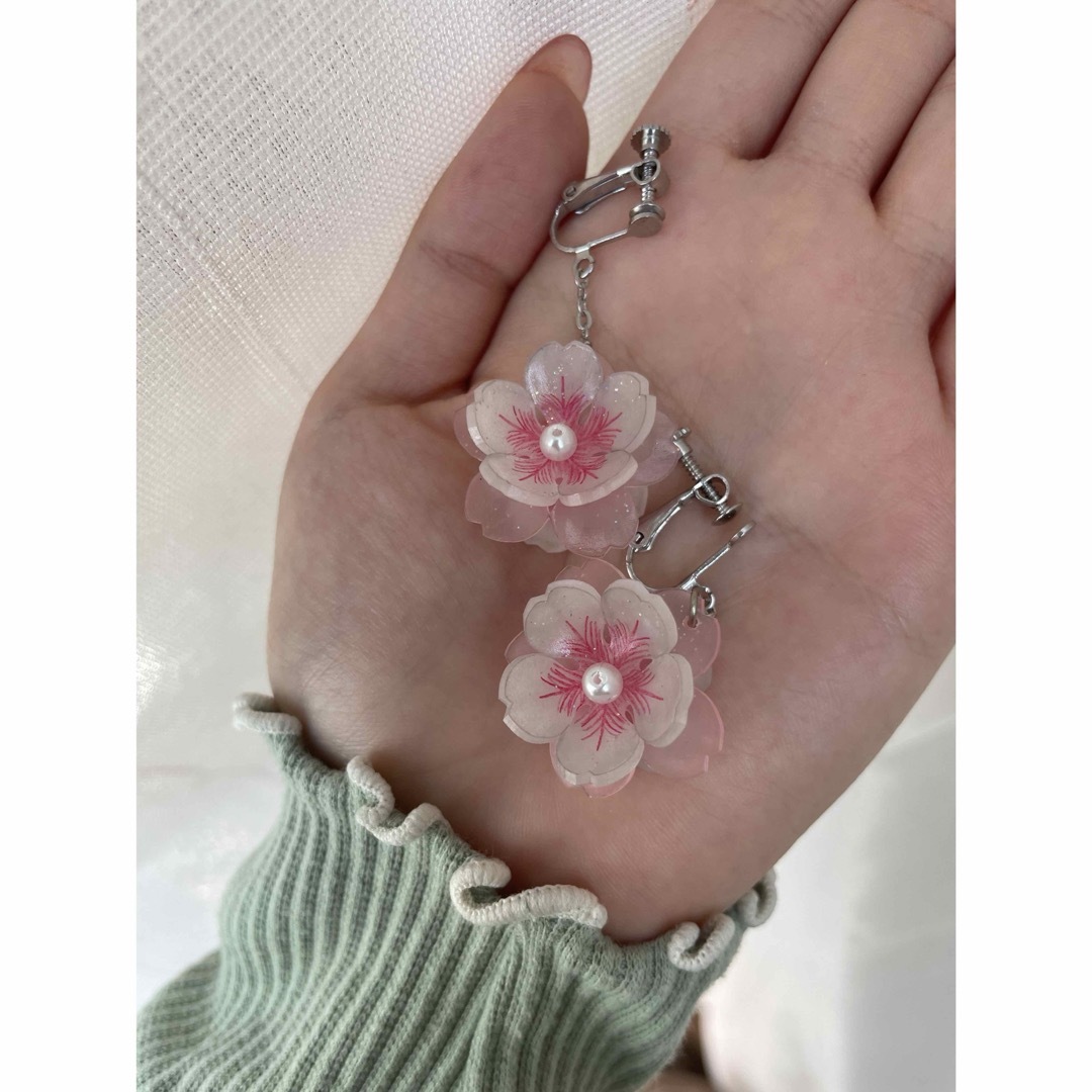 桜　sakura イヤリング　揺れる　チェーン　ハンドメイド　春　お花見　さくら ハンドメイドのアクセサリー(イヤリング)の商品写真