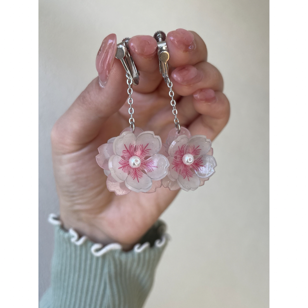桜　sakura イヤリング　揺れる　チェーン　ハンドメイド　春　お花見　さくら ハンドメイドのアクセサリー(イヤリング)の商品写真
