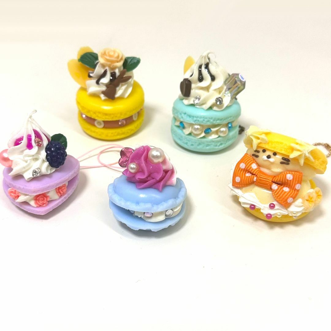 ミニチュアスイーツ キーホルダー 5個 ✨ マカロンセット ハンドメイドのスマホケース/アクセサリー(スマホストラップ/チャーム)の商品写真