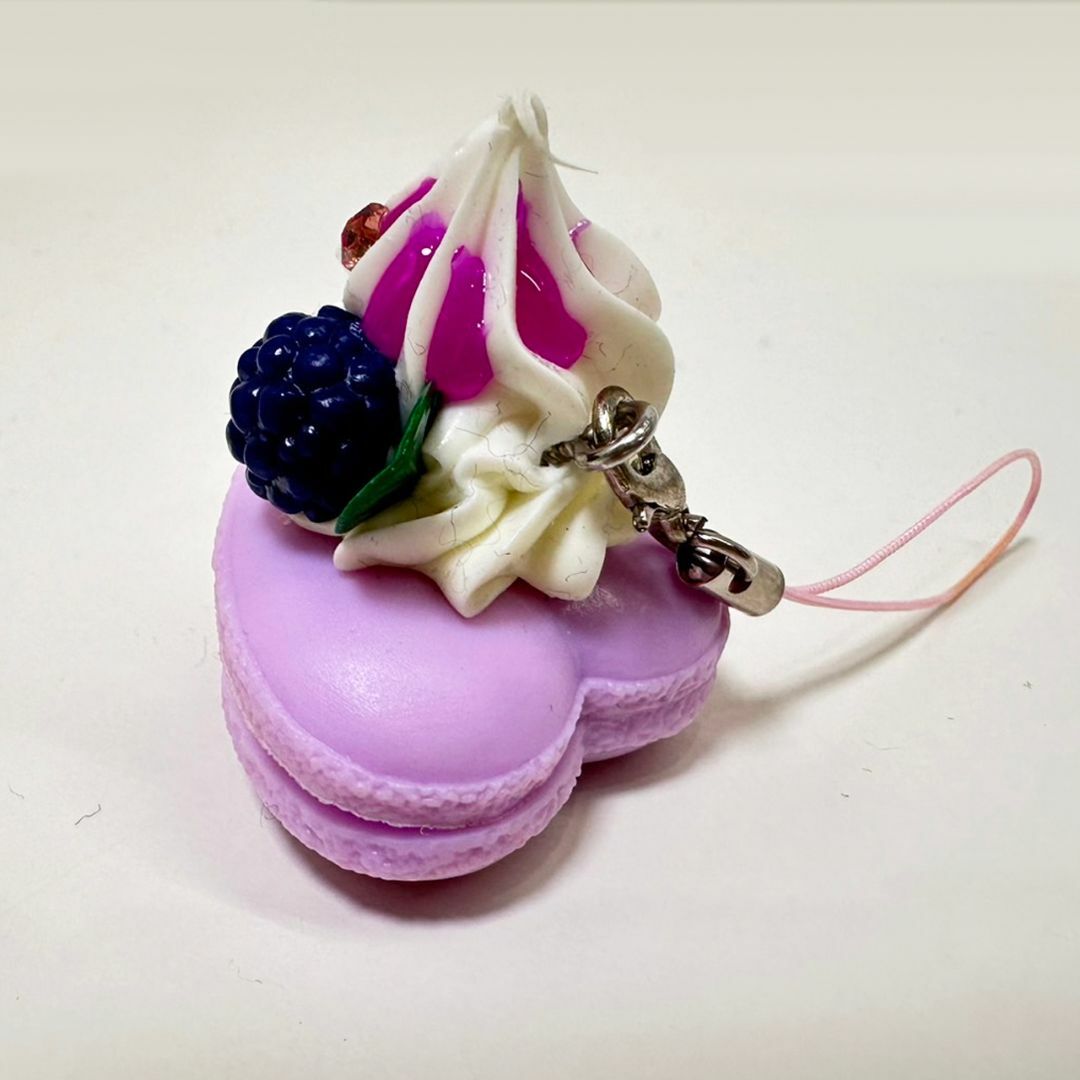 ミニチュアスイーツ キーホルダー 5個 ✨ マカロンセット ハンドメイドのスマホケース/アクセサリー(スマホストラップ/チャーム)の商品写真