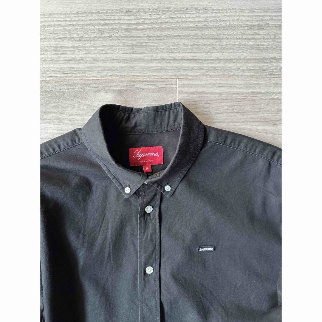 Supreme(シュプリーム)のSupreme Small Box Shirt Logo ブラック M メンズのトップス(シャツ)の商品写真