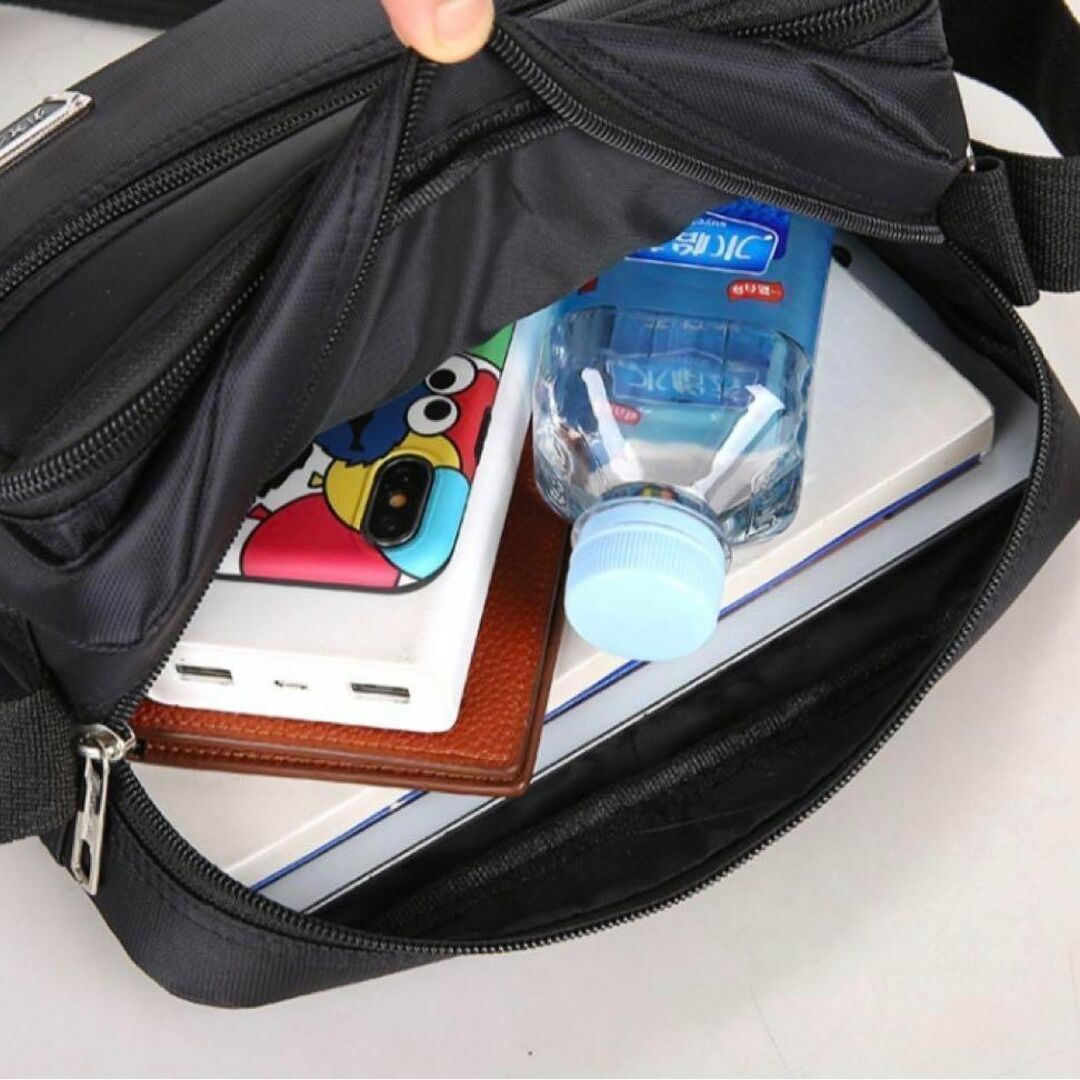 メンズ　レザーショルダーバッグ斜め掛け 鞄 オシャレ 撥水 収納 多機能 男性用 メンズのバッグ(ショルダーバッグ)の商品写真