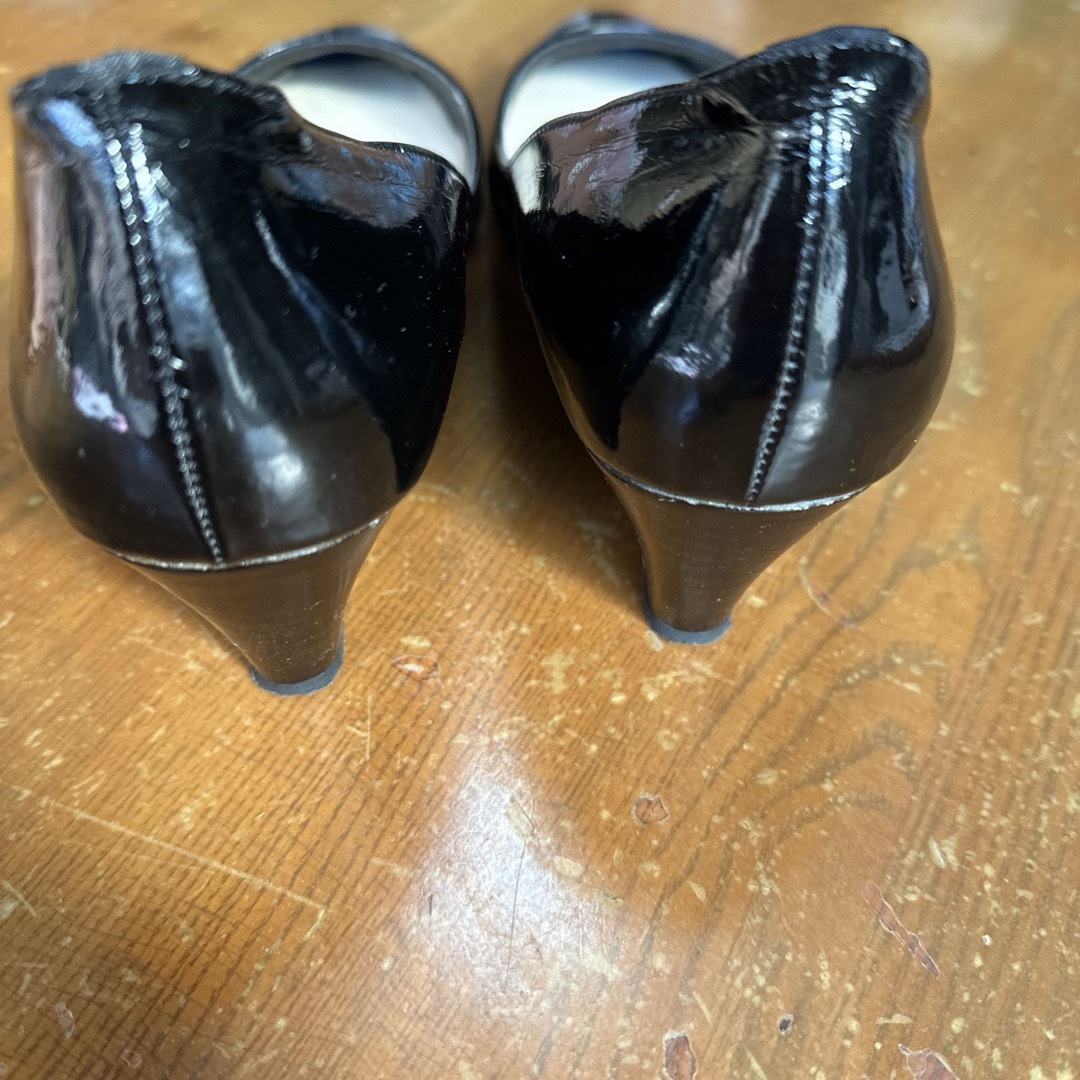 petit cadeau  プチカドゥ　エナメルパンプス（24cm） レディースの靴/シューズ(ハイヒール/パンプス)の商品写真