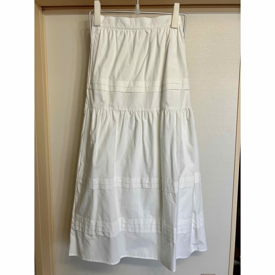 Discoat(ディスコート)のdiscoat ギャザータックフレアスカート　白 レディースのスカート(ロングスカート)の商品写真