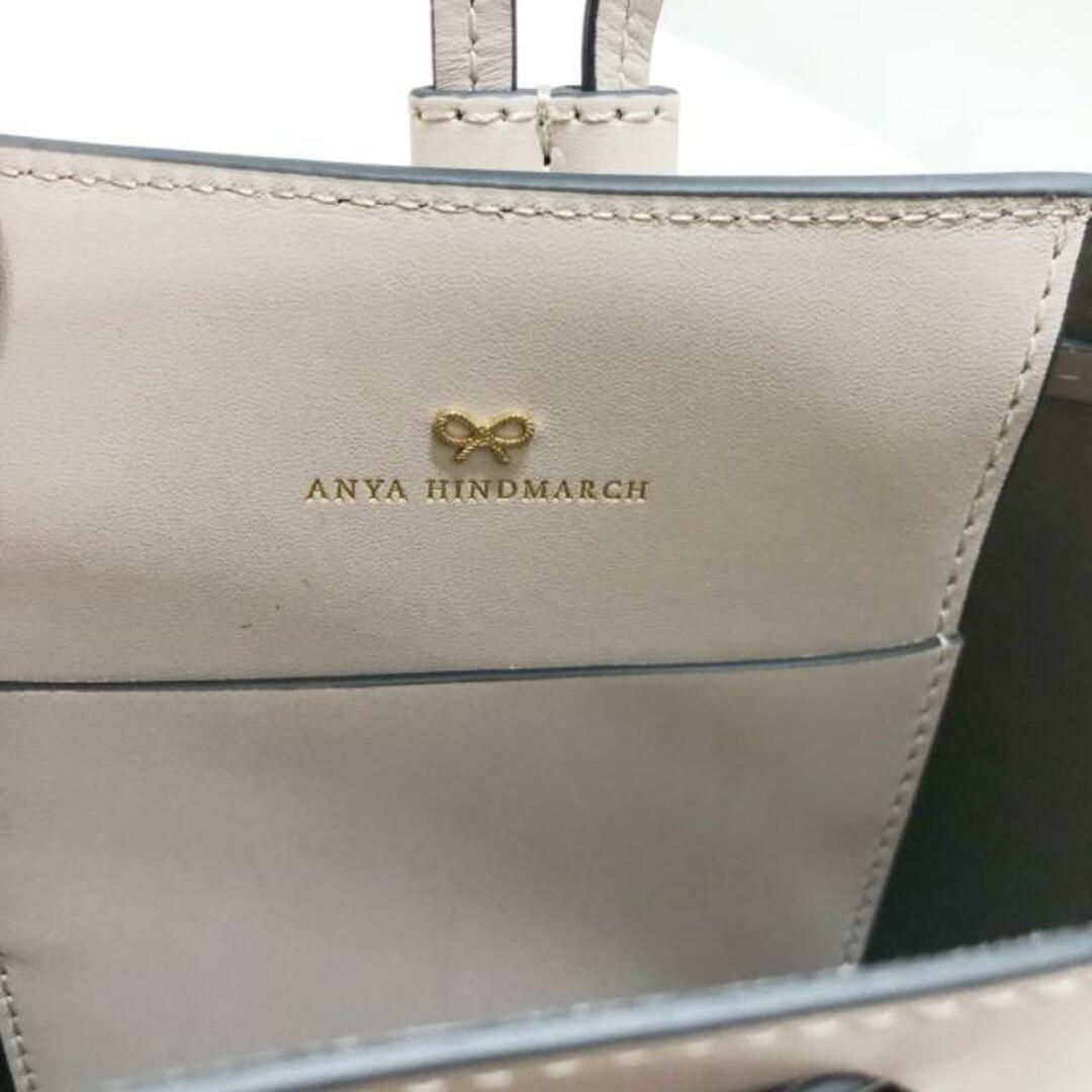 ANYA HINDMARCH(アニヤハインドマーチ)のAnya Hindmarch(アニヤハインドマーチ) ハンドバッグ美品  ヴォーン ベージュ 巾着型/タッセル クラシックカーフ レディースのバッグ(ハンドバッグ)の商品写真